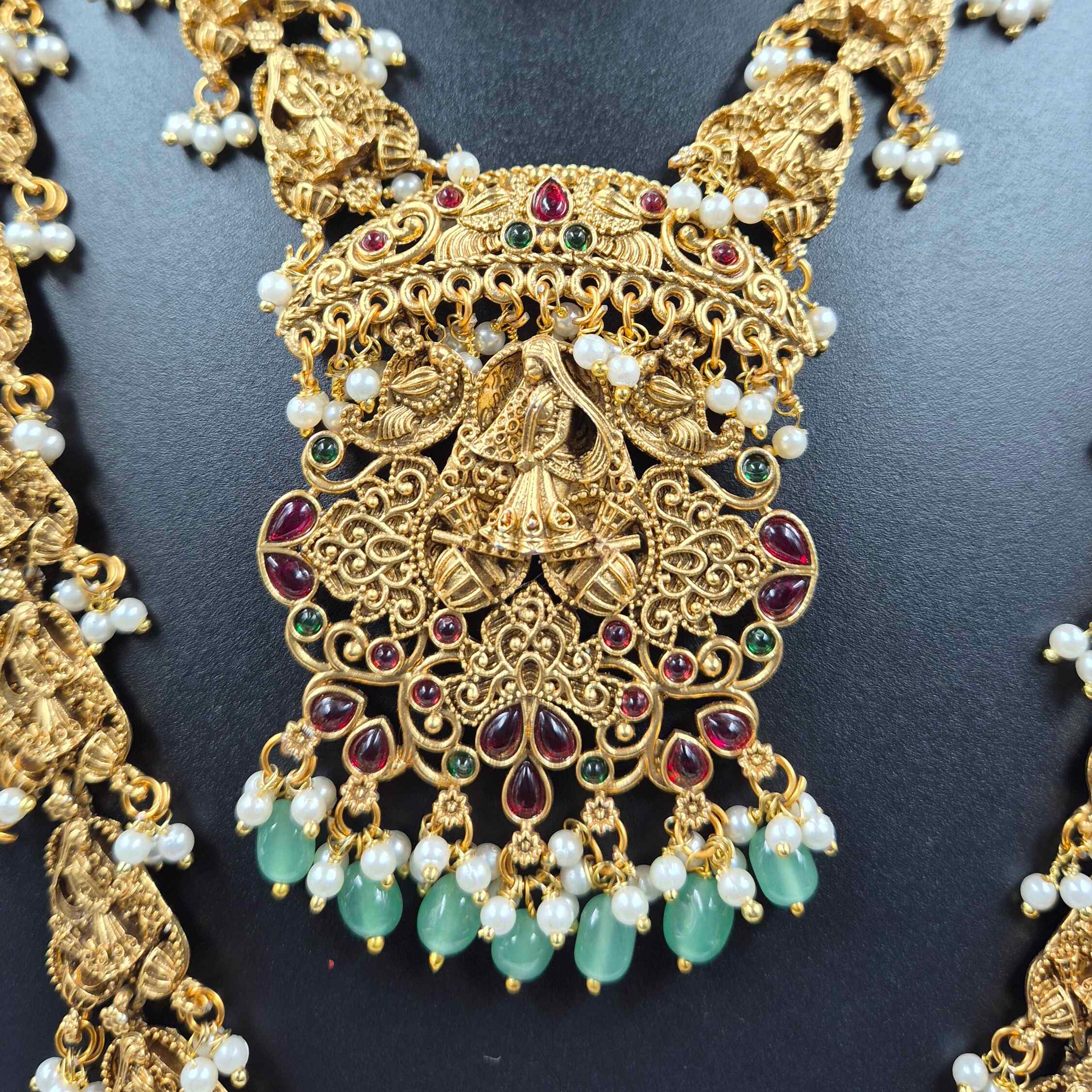 Queen Motif Bridal Temple Necklace Set with Pearls & Green Beads