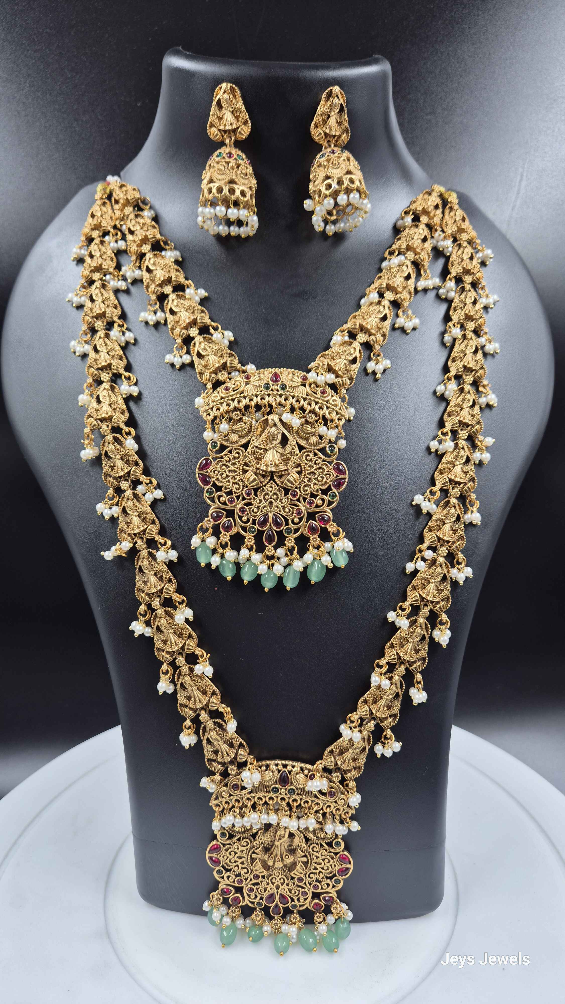 Queen Motif Bridal Temple Necklace Set with Pearls & Green Beads