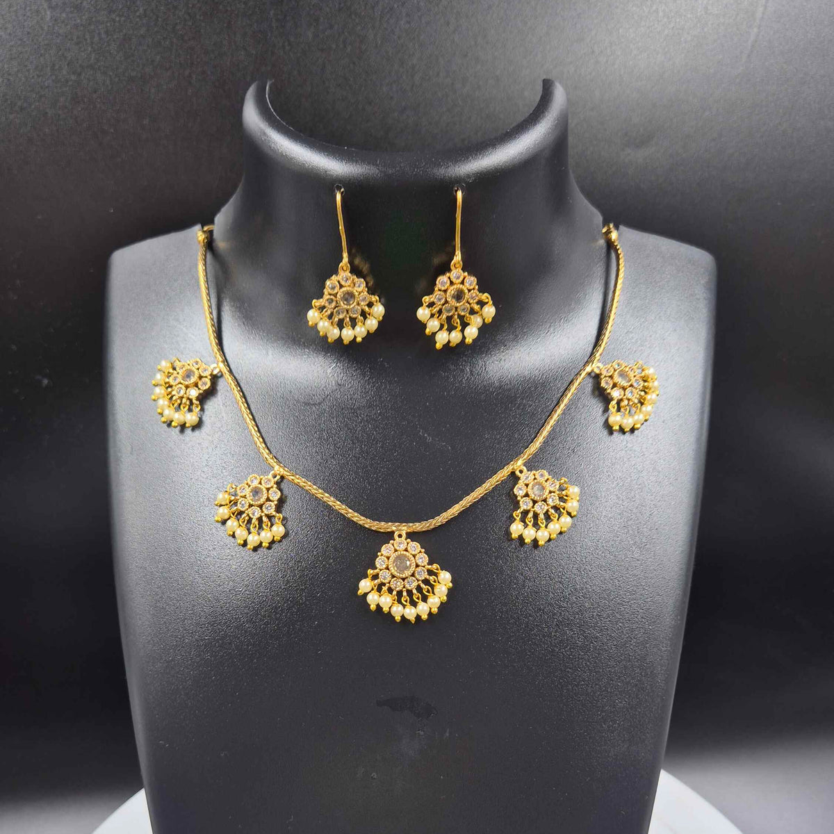 Traditional Attigai Necklace with White Stones & Pearl Droppings