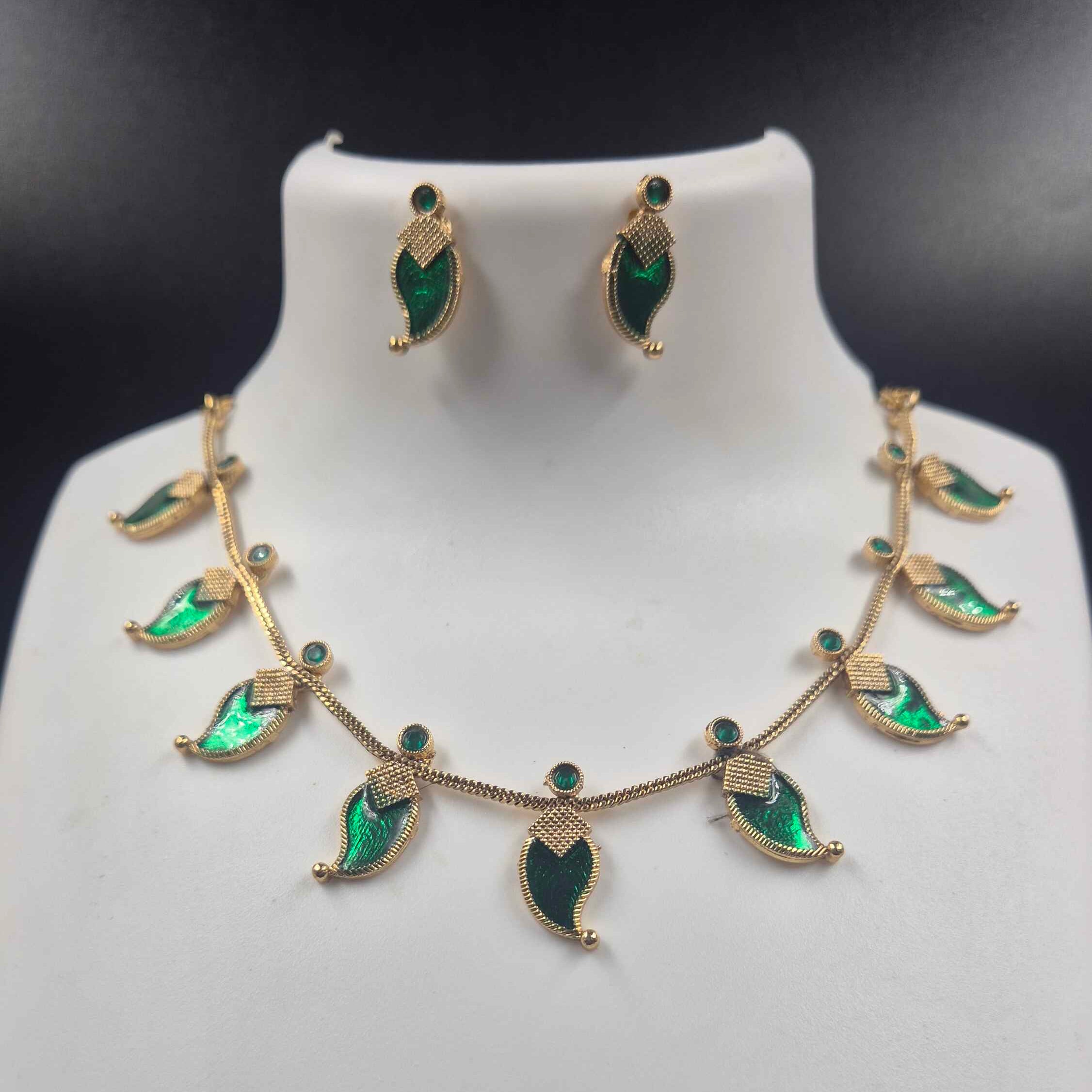 Elegant Emerald Green palakka Leaf Necklace Set | Green Leaf Designer Jewellery