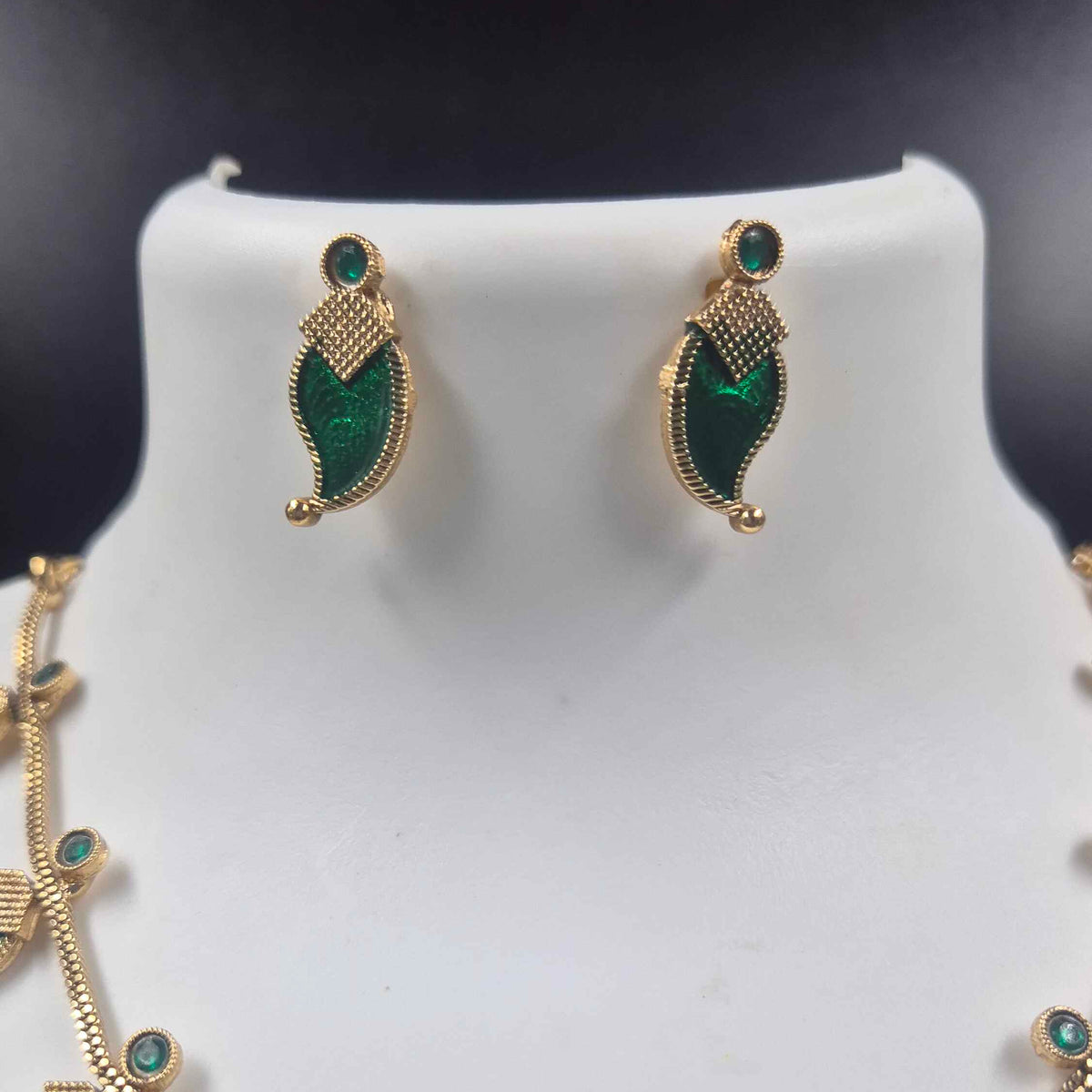 Elegant Emerald Green palakka Leaf Necklace Set | Green Leaf Designer Jewellery