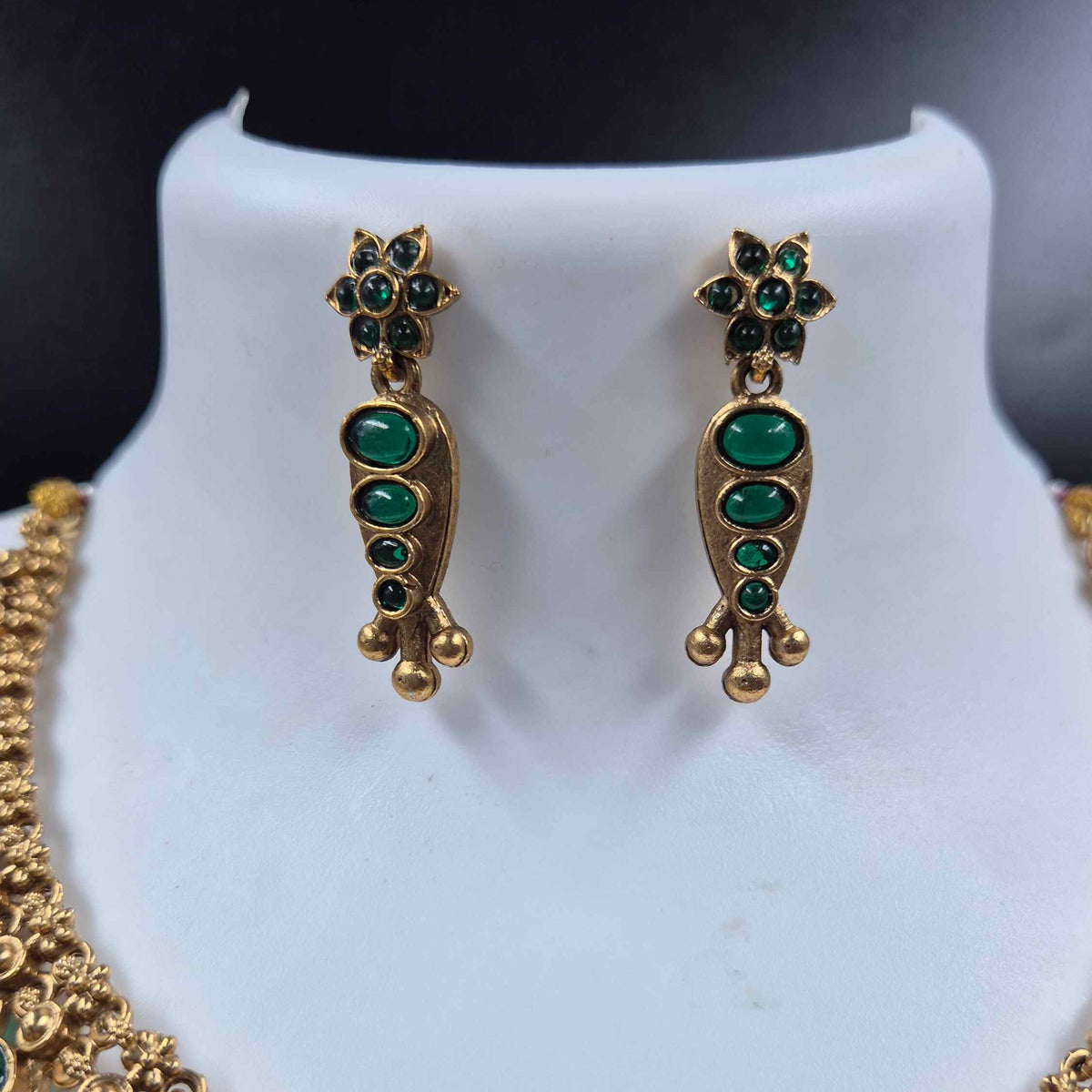Gold Pichi Mottu Necklace with Green Stones & Matching Earrings