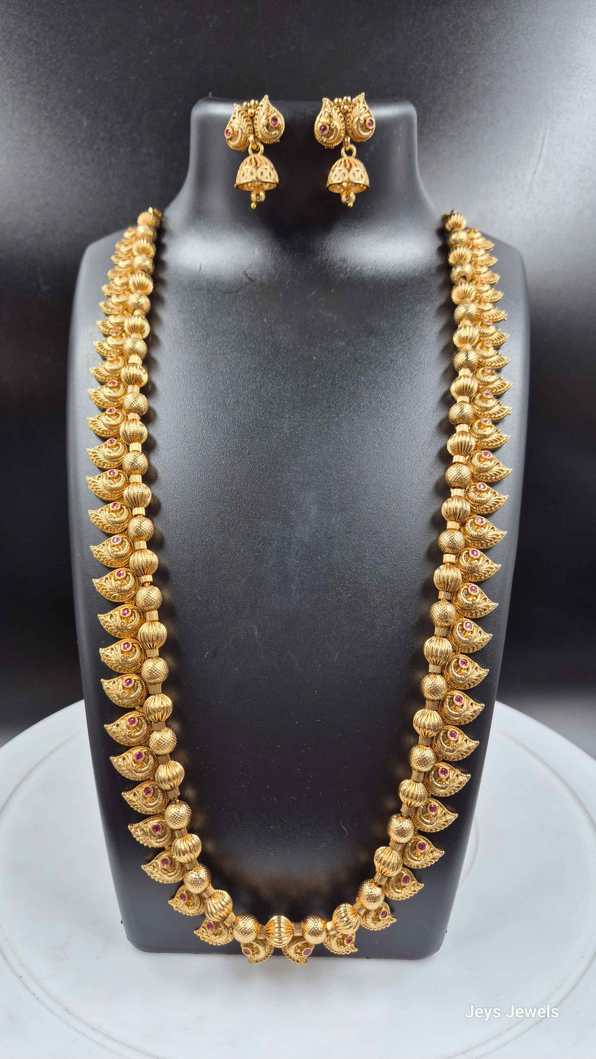 Long haram with ball chain and mango motif