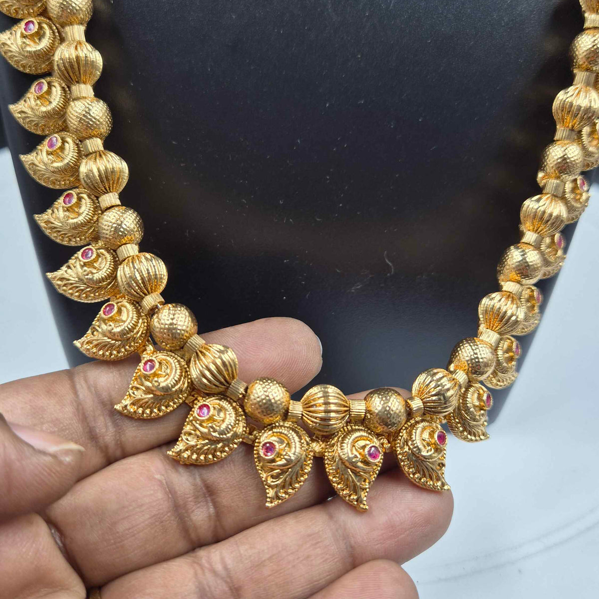Long haram with ball chain and mango motif