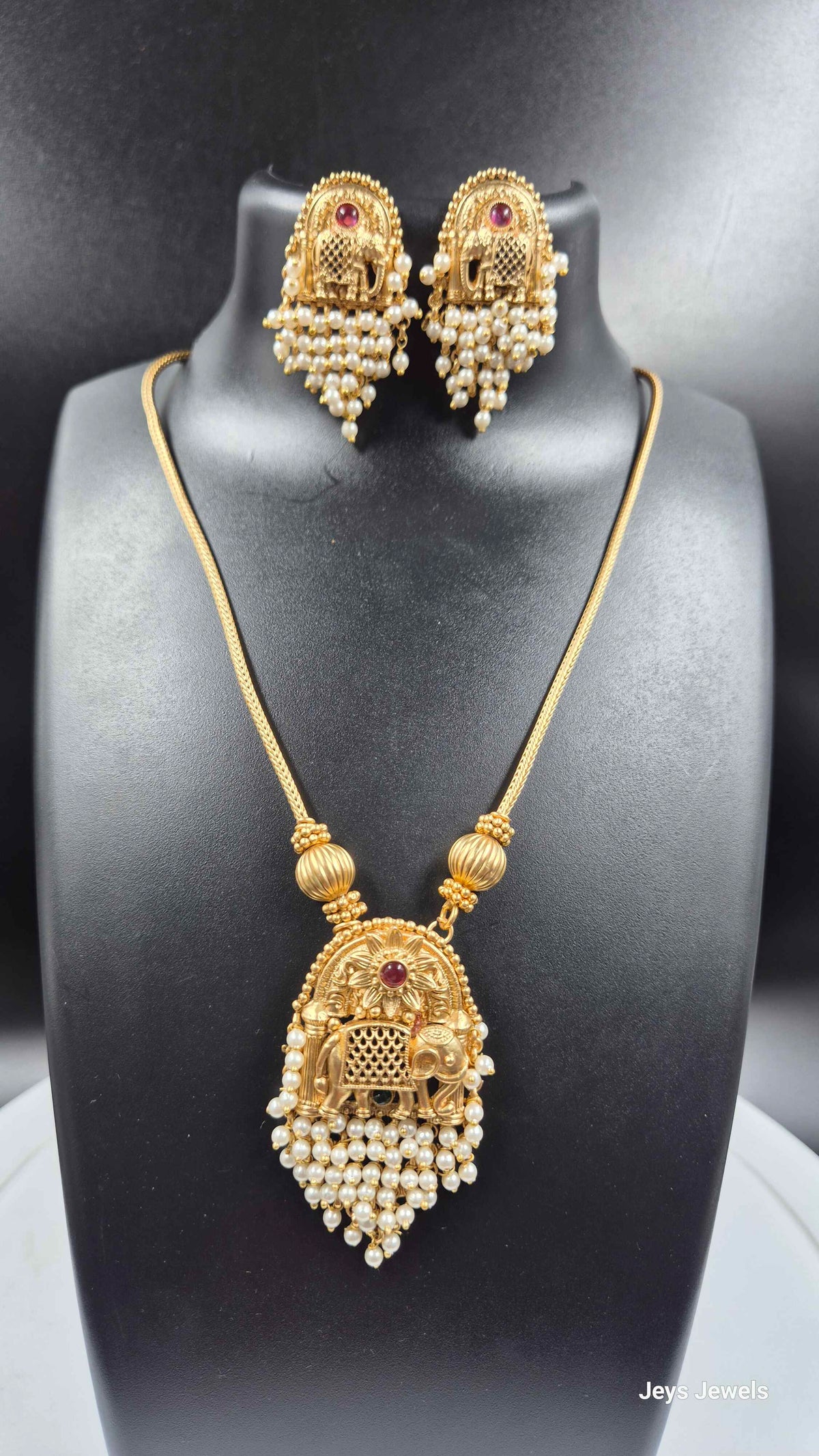 Elephant pendant with cascading pearl hangings