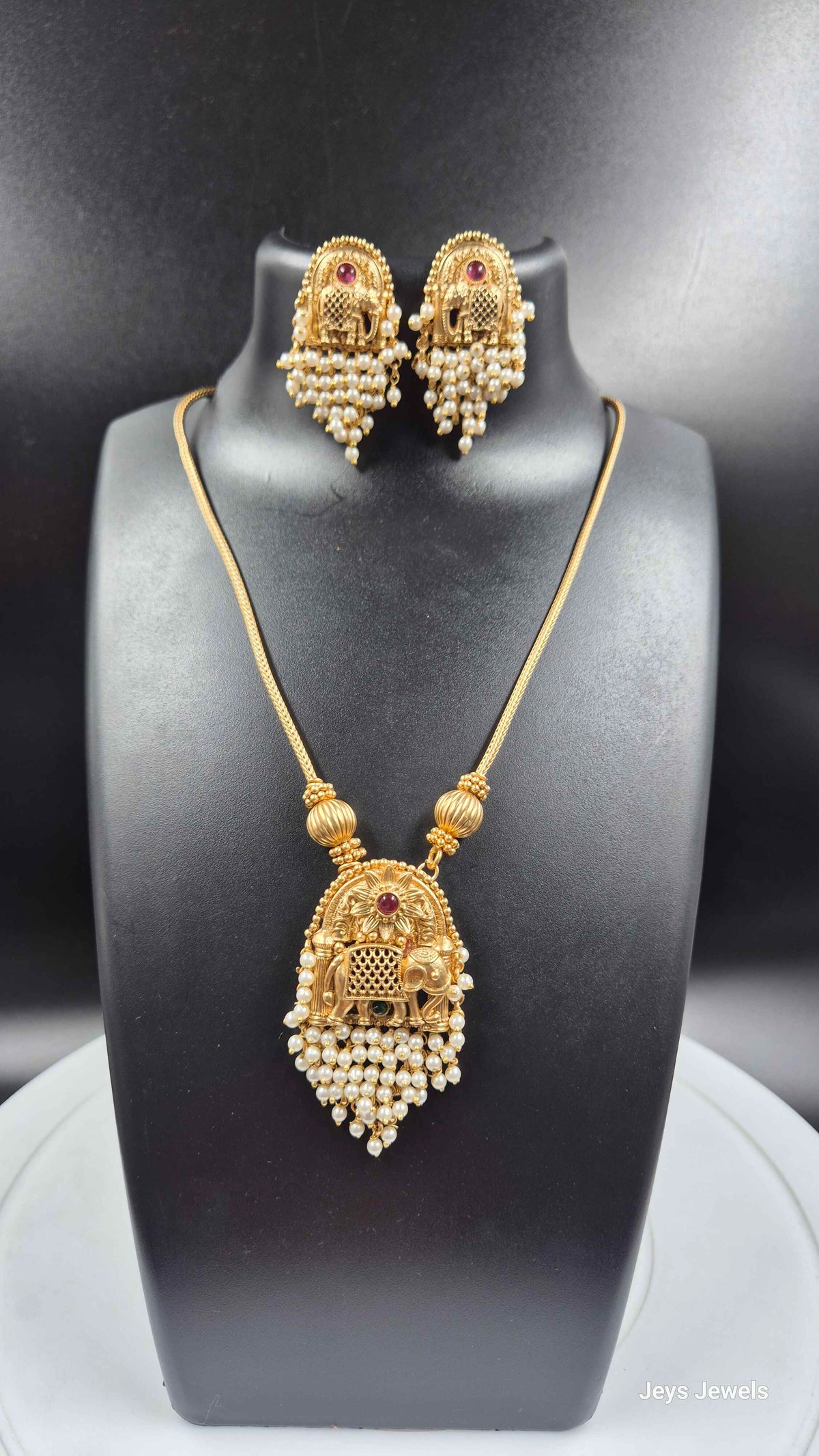 Elephant pendant with cascading pearl hangings