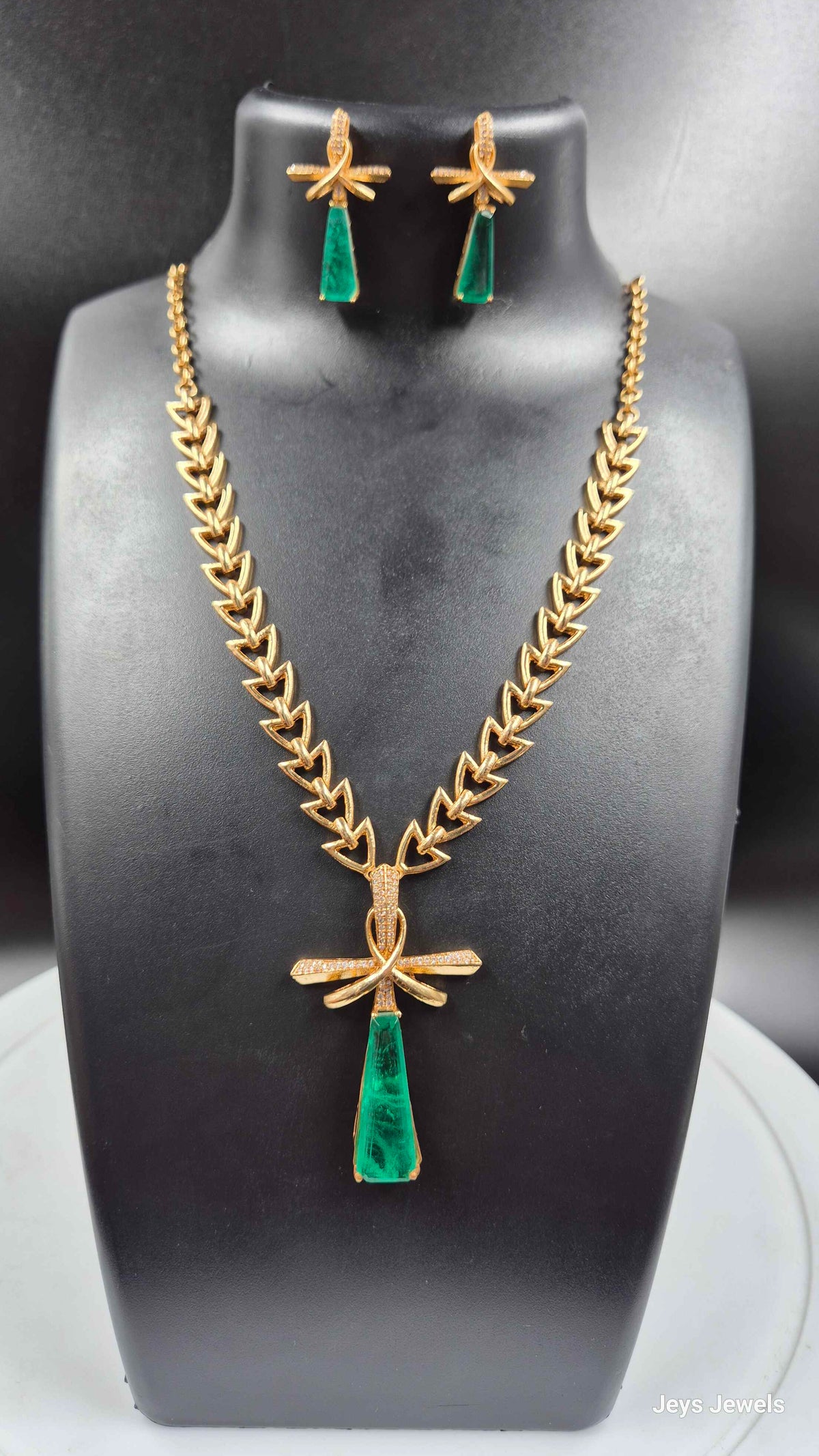 Designer Green Emerald Drop Necklace & Earrings Set