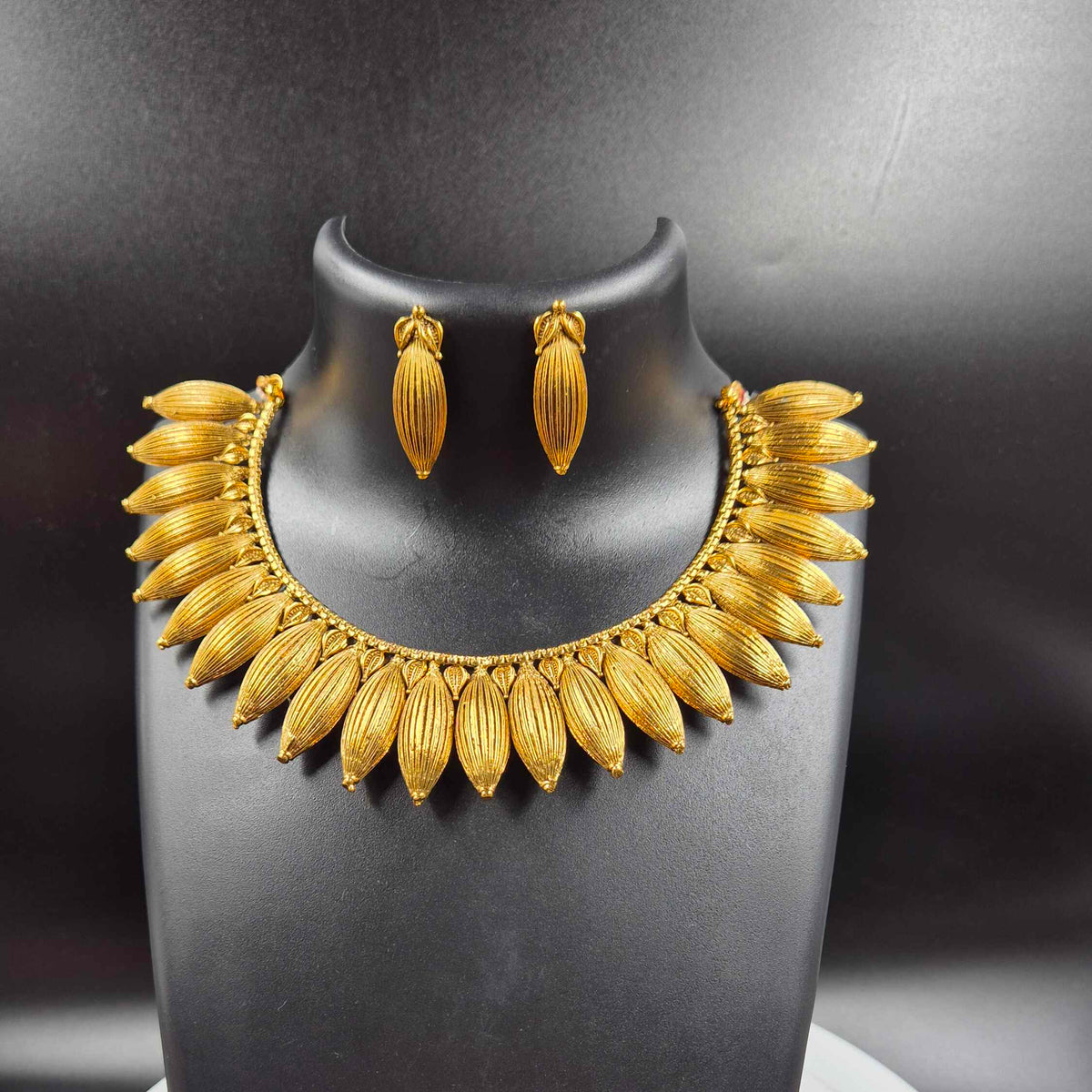 Mulla Mottu Gold Necklace with Matching Earrings