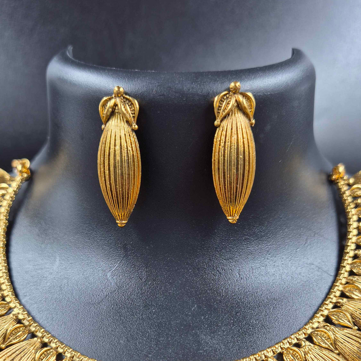 Mulla Mottu Gold Necklace with Matching Earrings