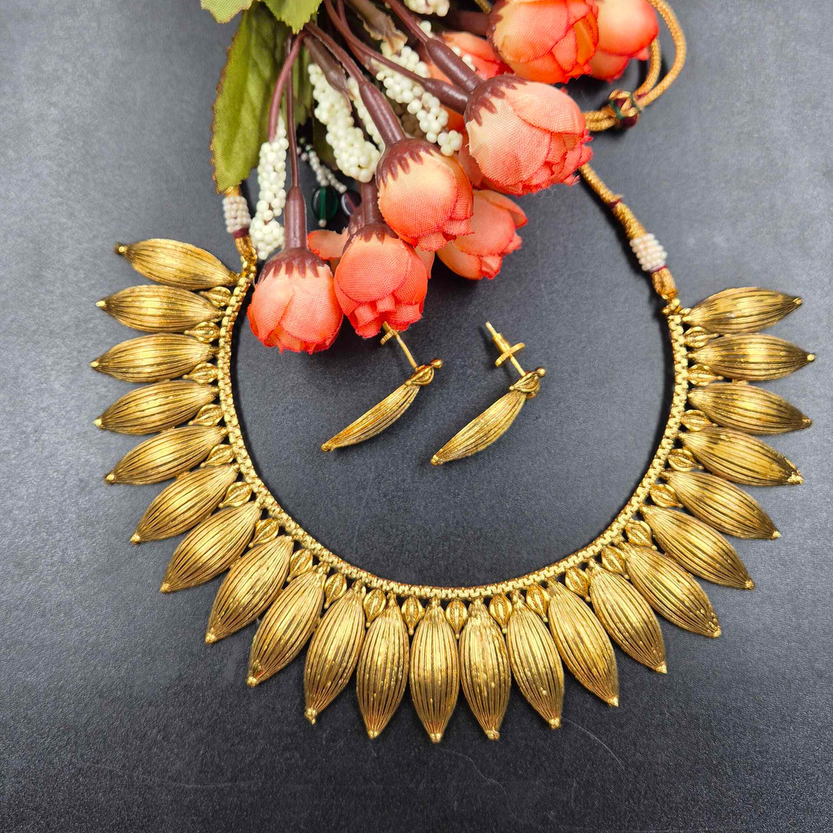 Mulla Mottu Gold Necklace with Matching Earrings
