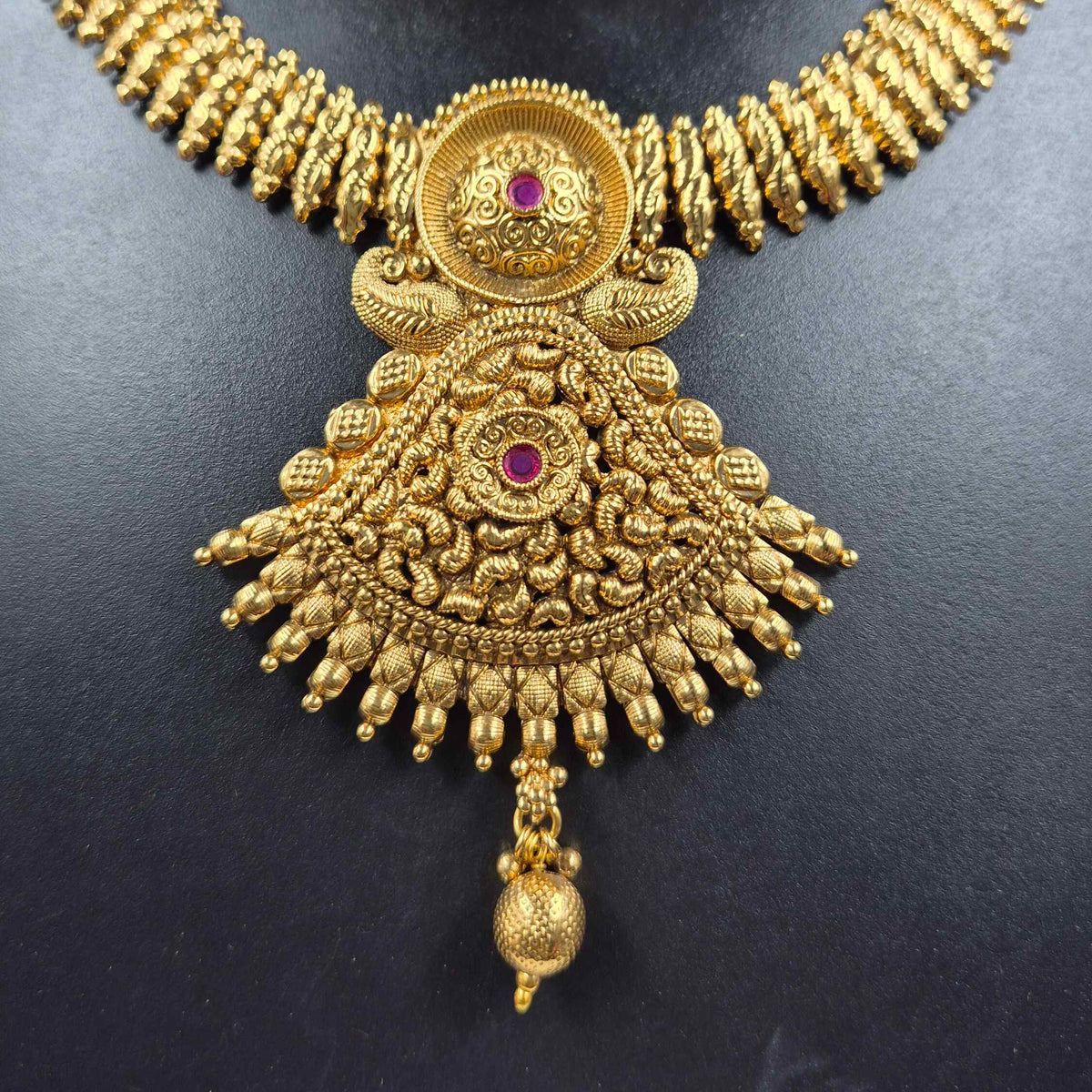 Non idol gold necklace set with jhumkas