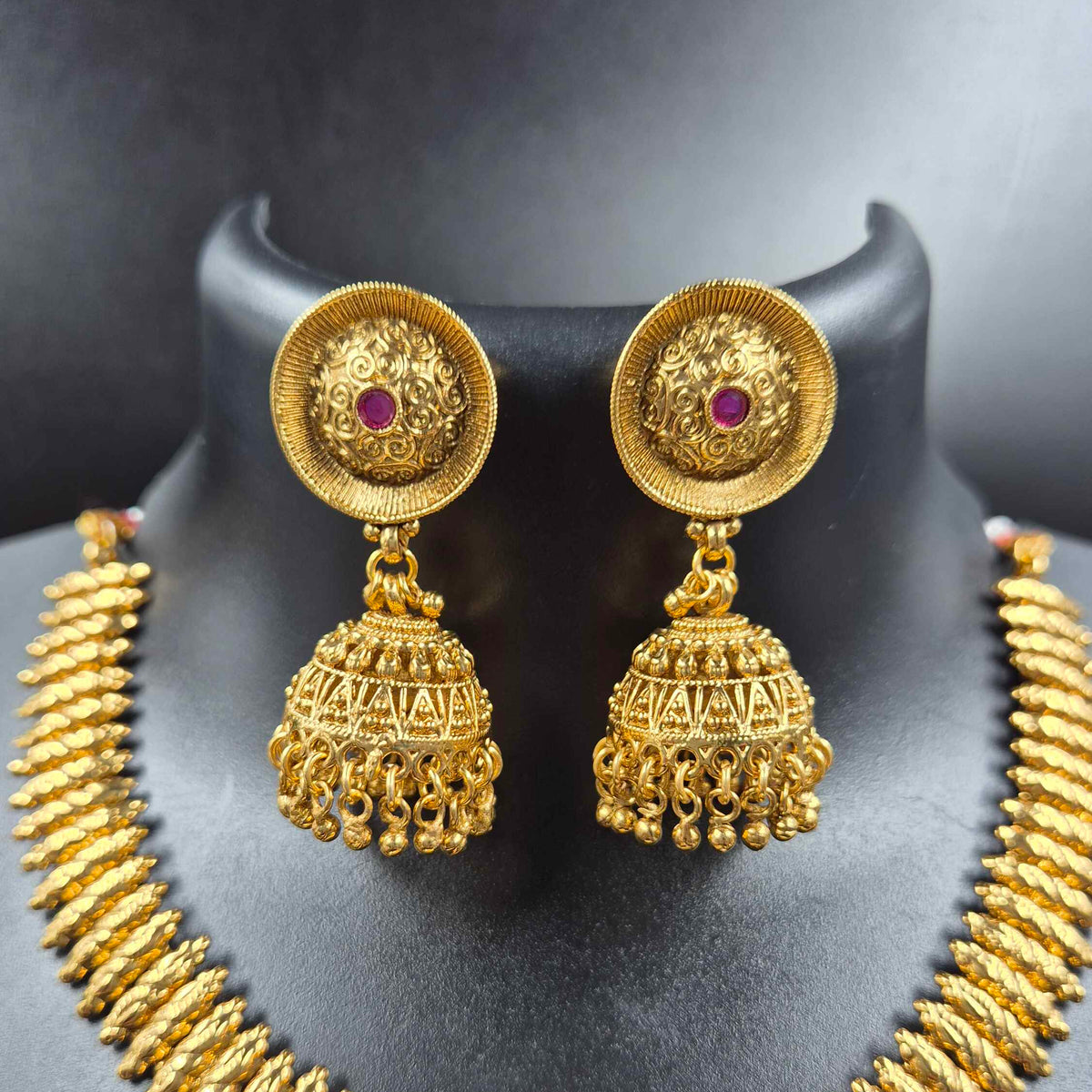 Non idol gold necklace set with jhumkas