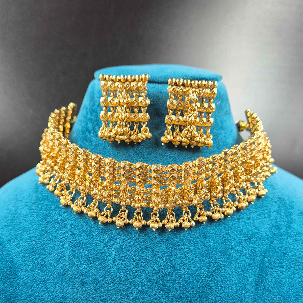 Non idol Gold Designer Choker with Matching Earrings