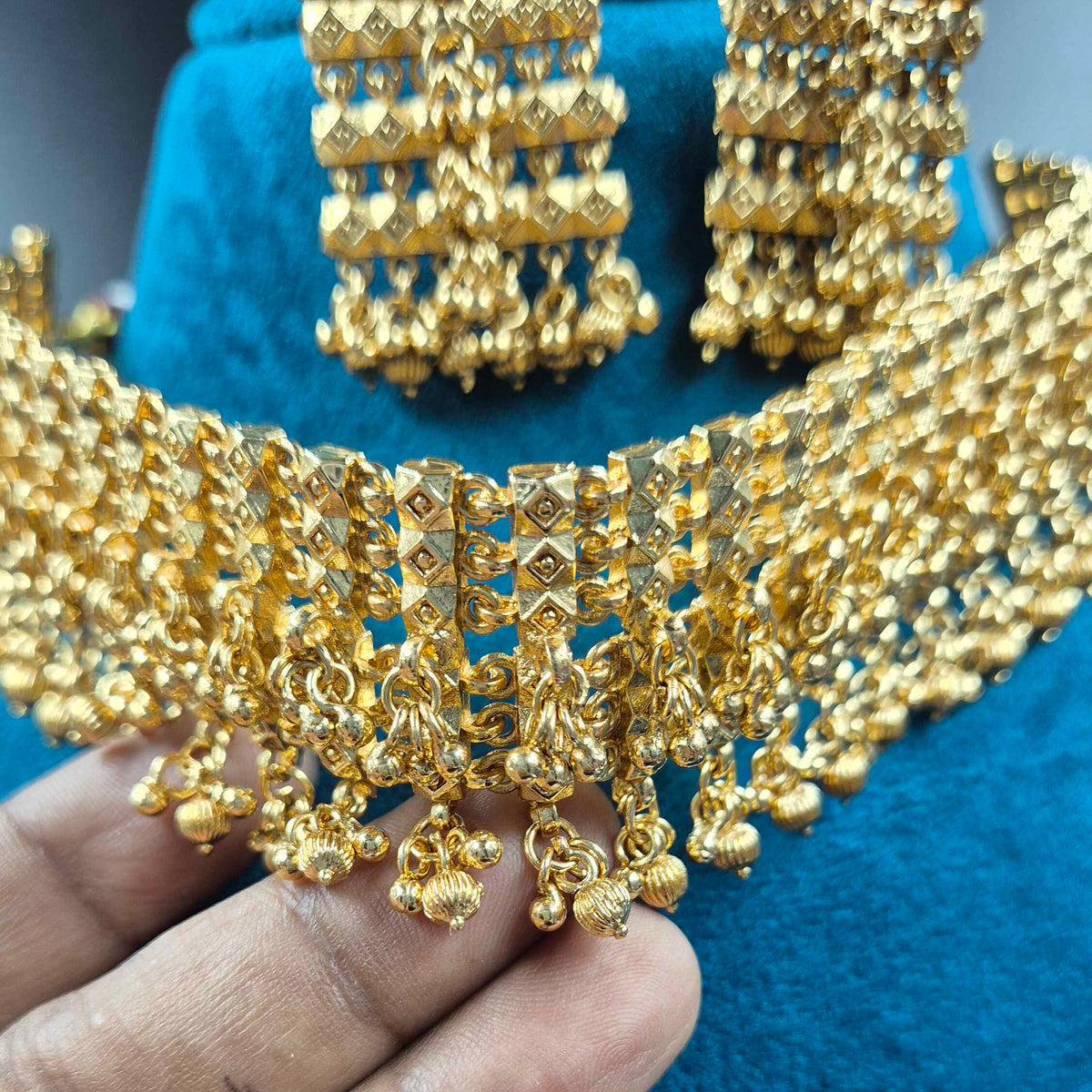 Non idol Gold Designer Choker with Matching Earrings