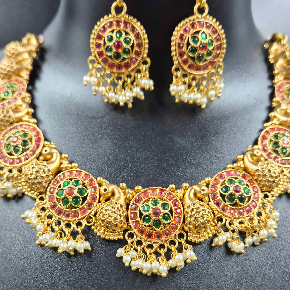 Peacock Kemp Stone Necklace Set with Pearl Drops