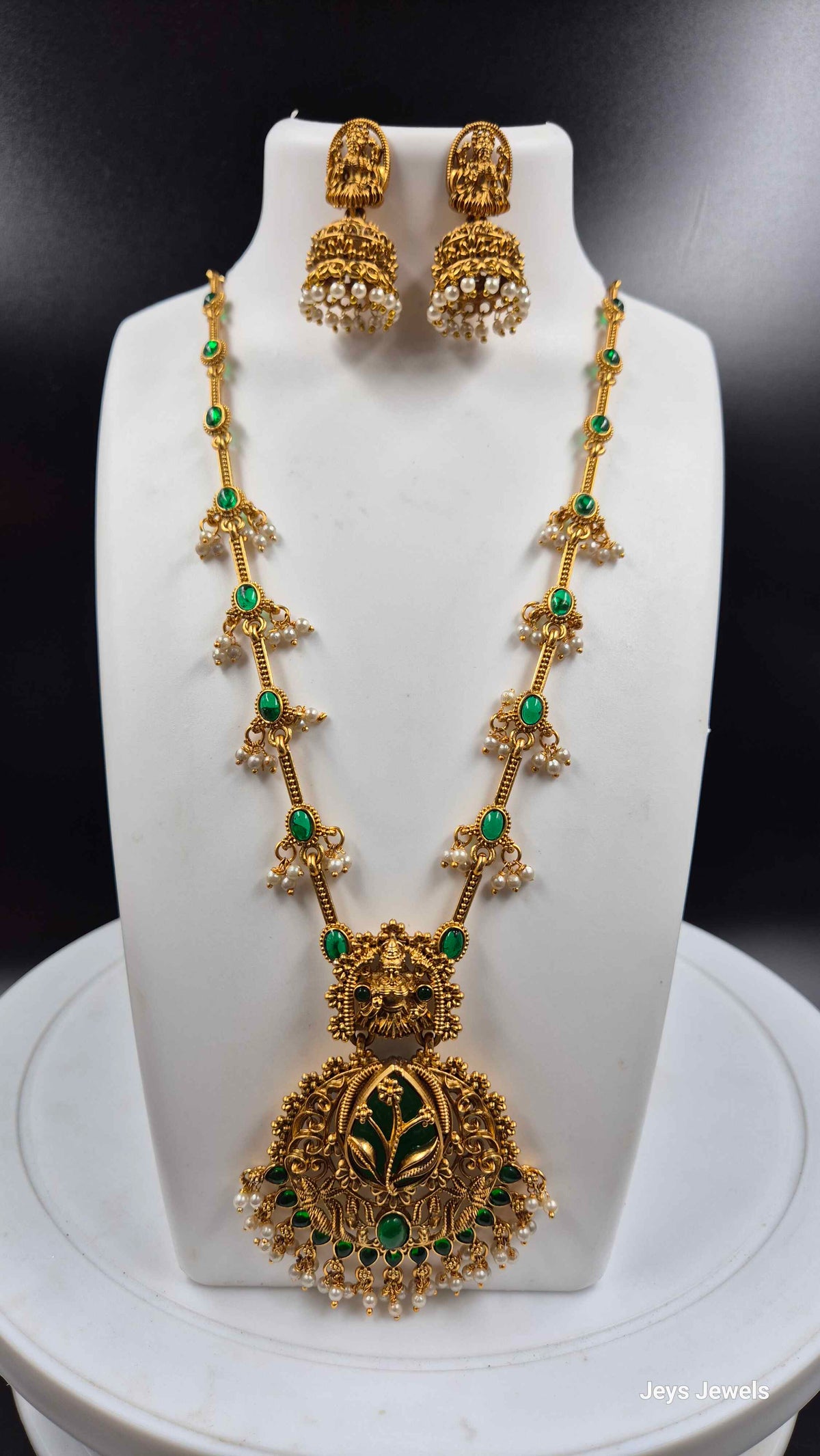 Green Stone Temple Necklace Set with Peacock Pendant
