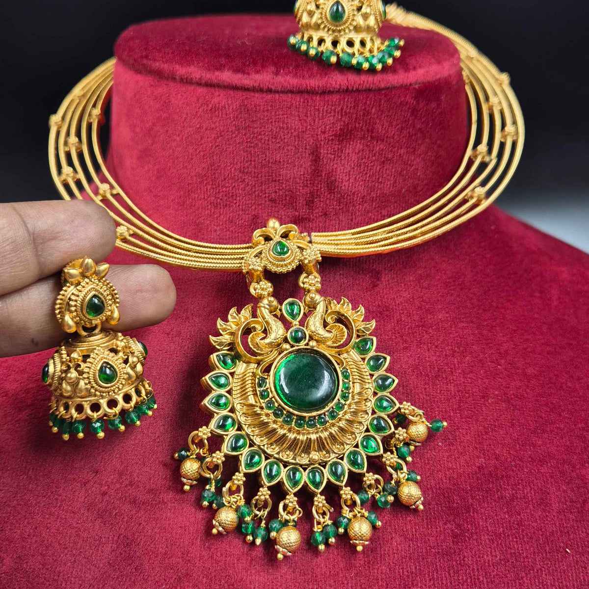 Peacock Motif Green Stone Temple Hasli Set