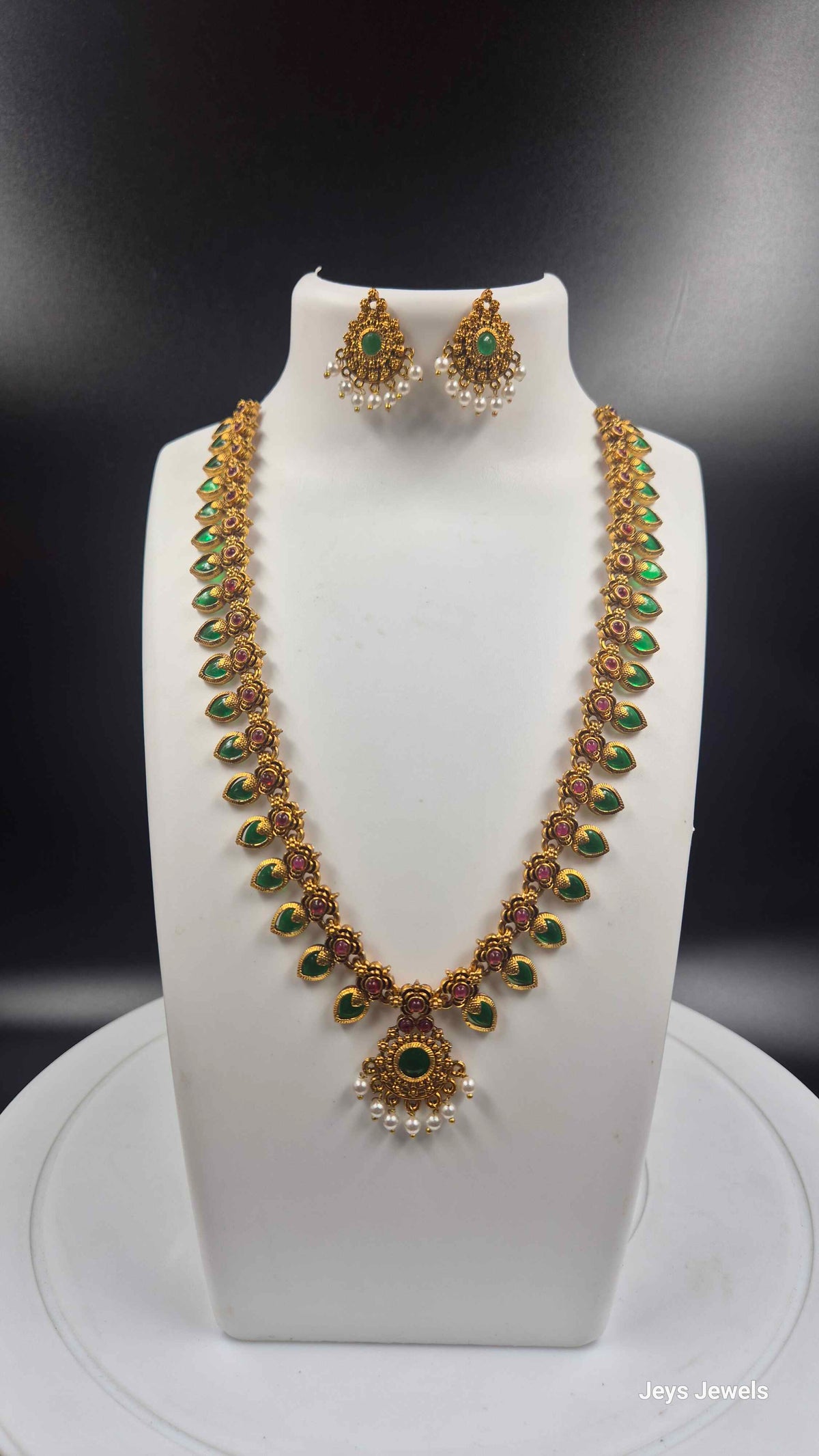 Kerala Green palakka haram with matching earrings