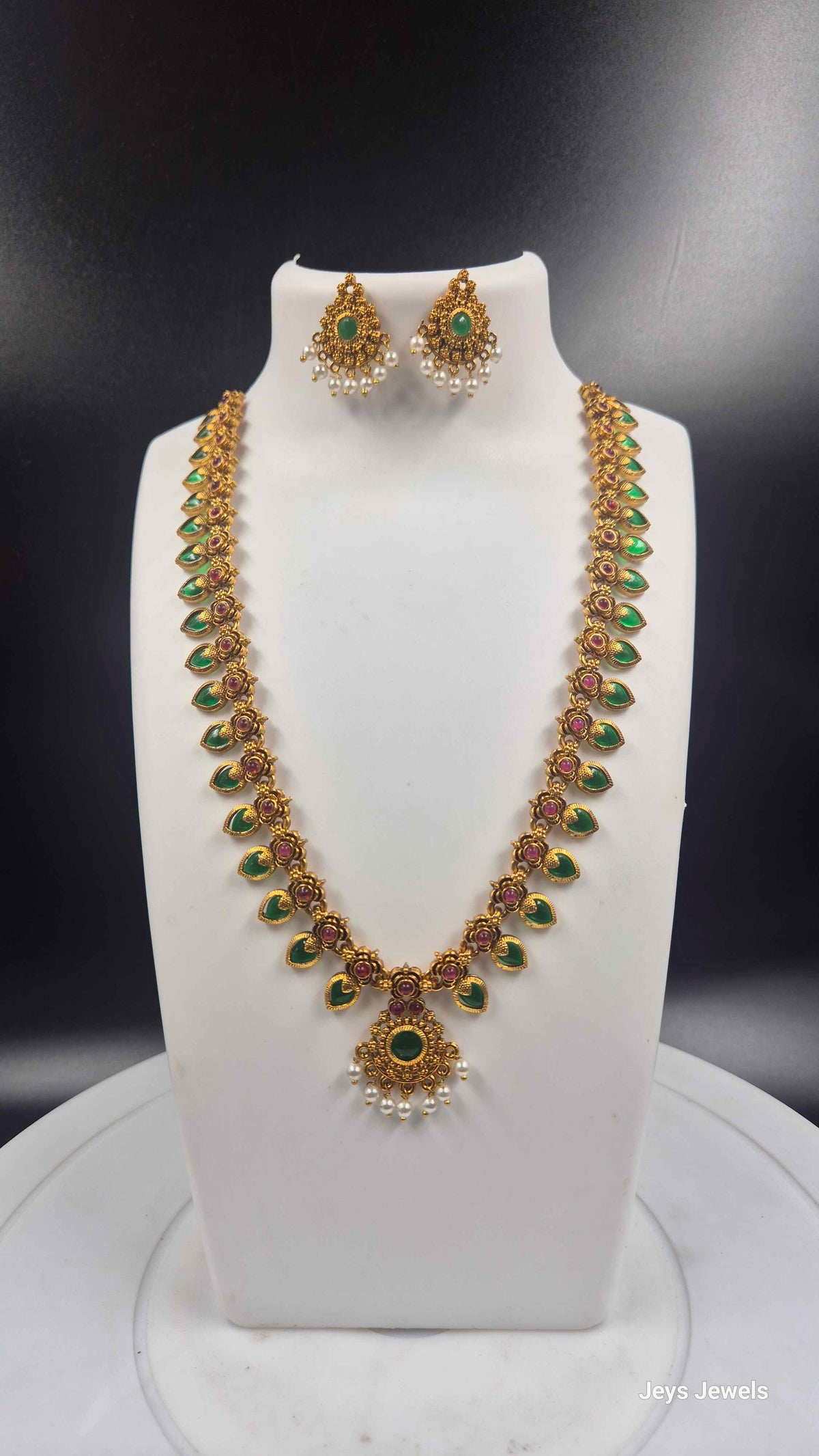 Kerala Green palakka haram with matching earrings