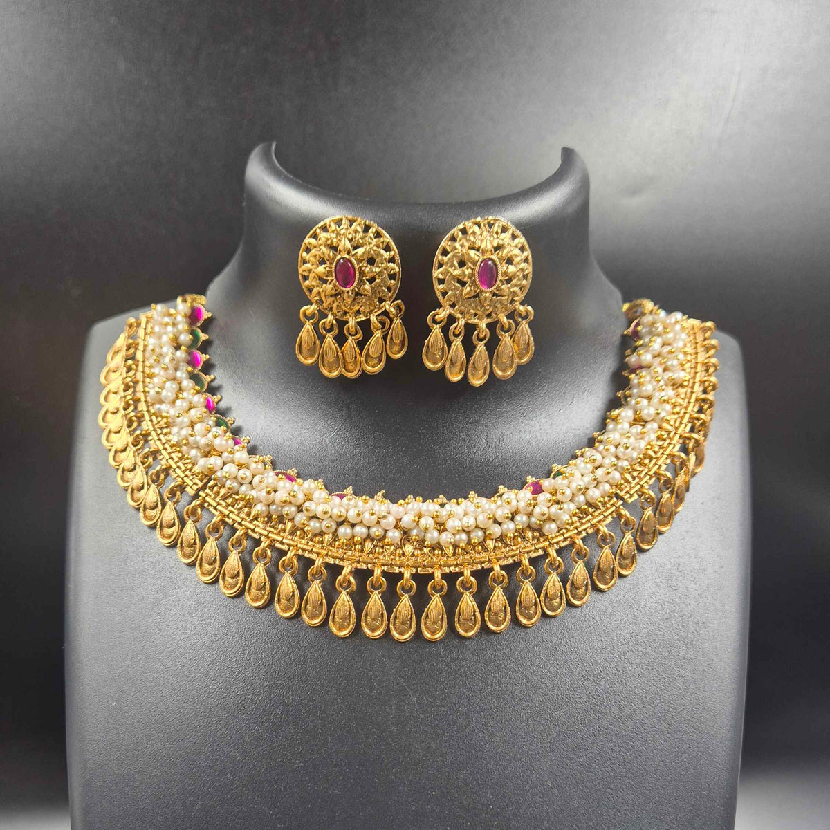 Traditional Pearl Choker Necklace with Pink Stone and rain drops