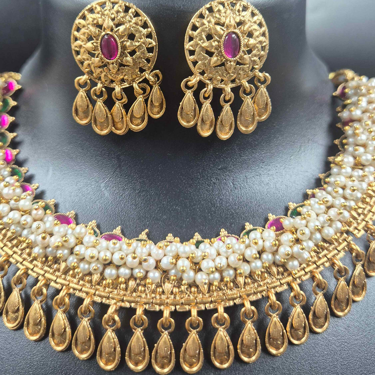 Traditional Pearl Choker Necklace with Pink Stone and rain drops