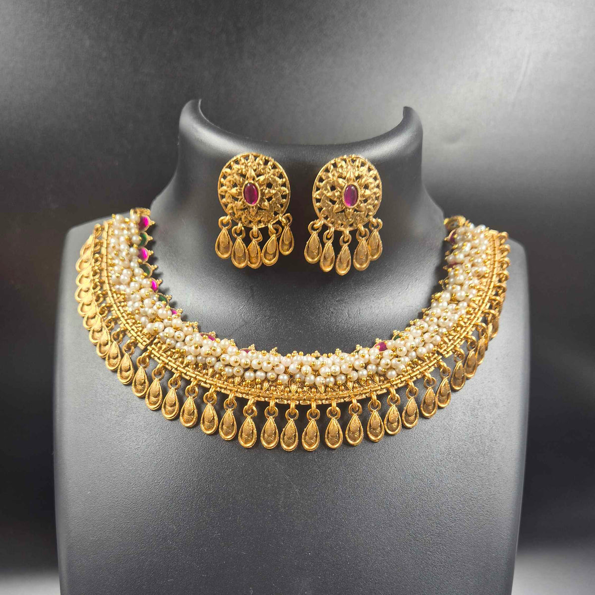 Traditional Pearl Choker Necklace with Pink Stone and rain drops