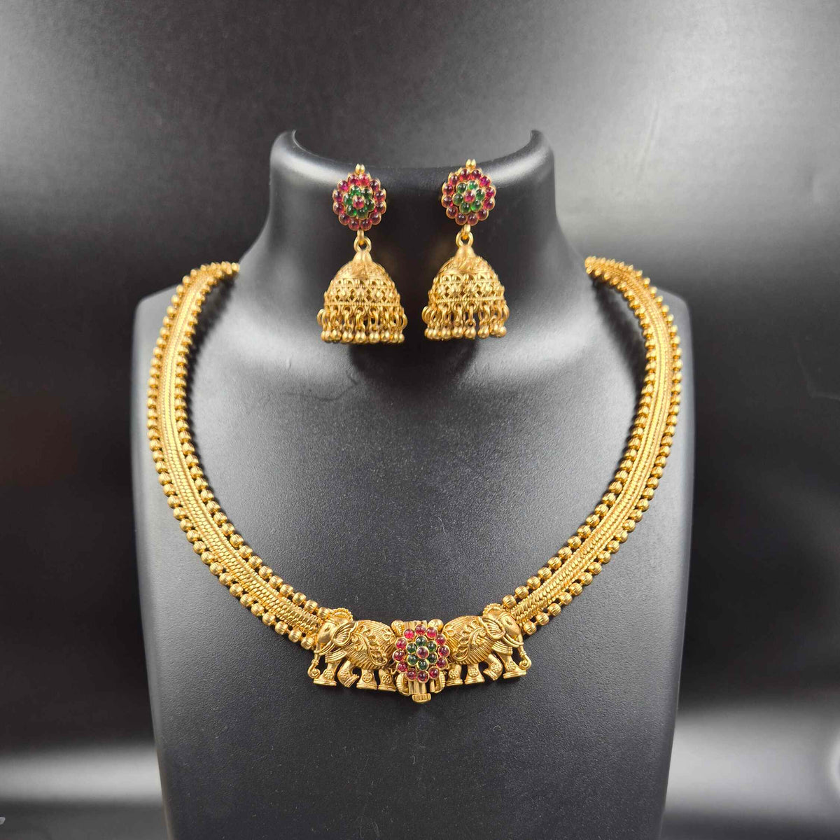 ront Screw Openable elephant Motif Necklace with Earrings