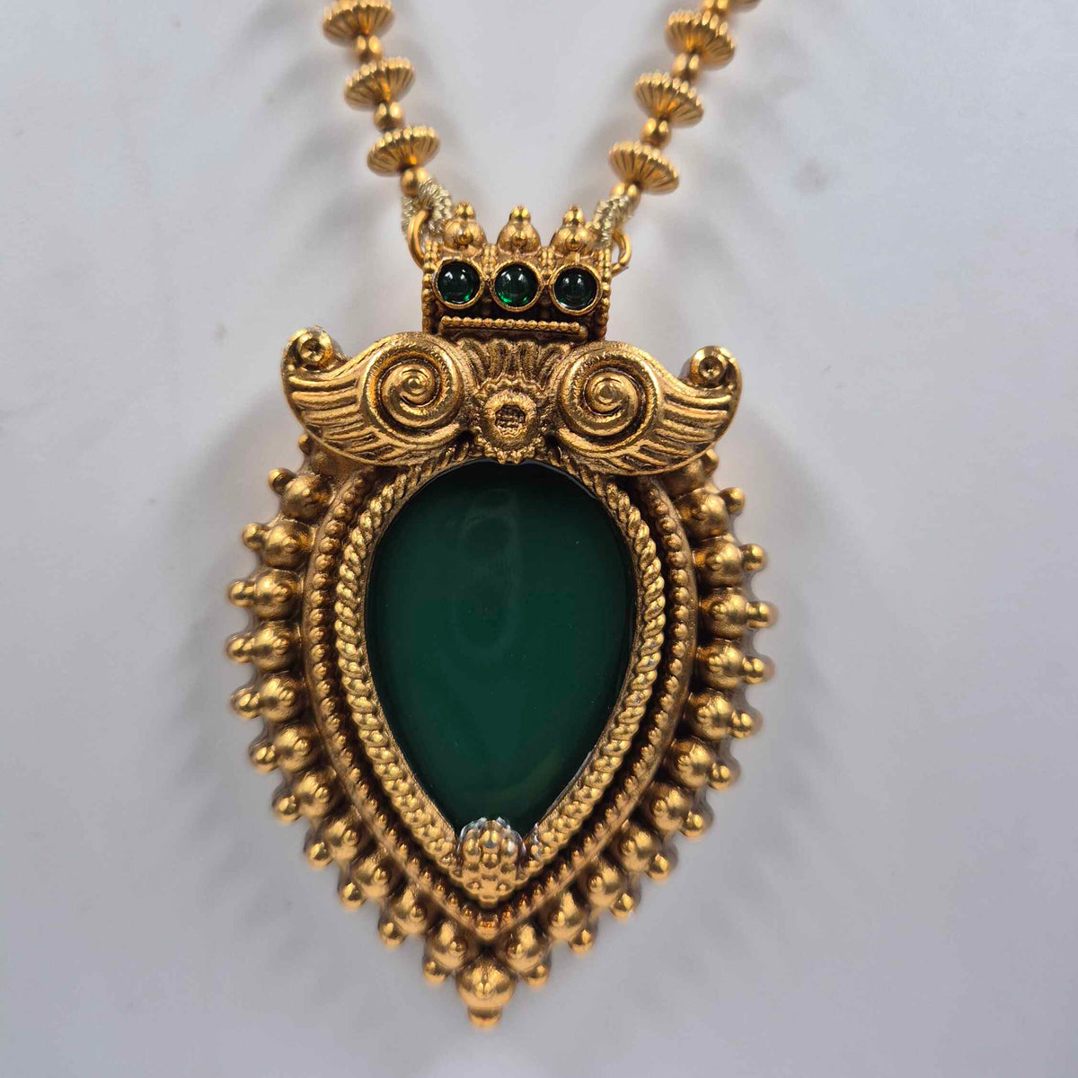 Tear drop shaped Green Stone Pendant Necklace set