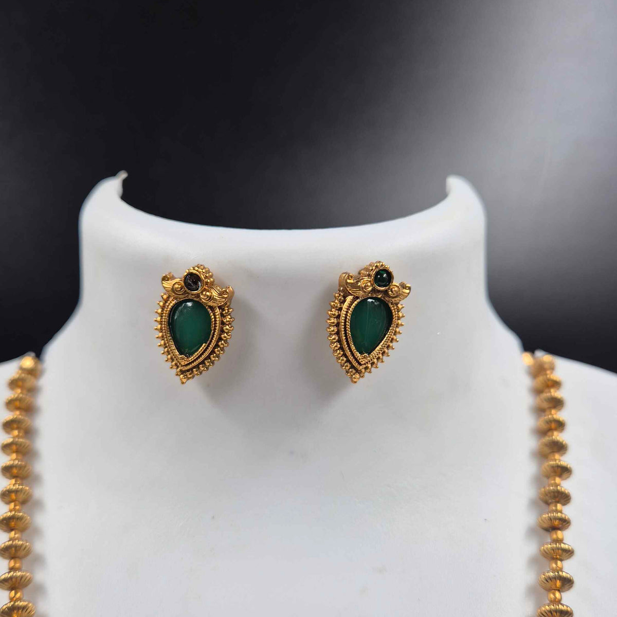 Tear drop shaped Green Stone Pendant Necklace set