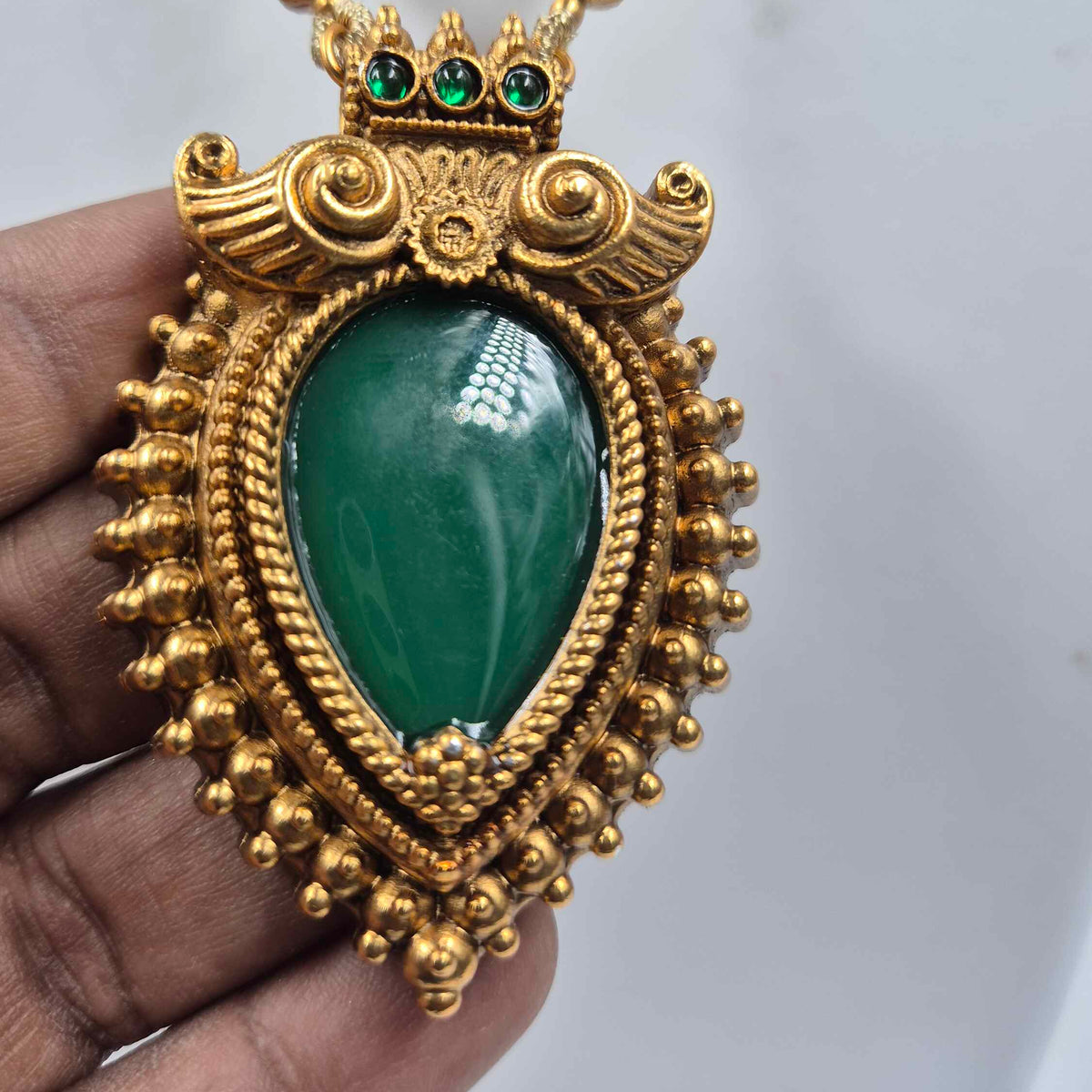 Tear drop shaped Green Stone Pendant Necklace set