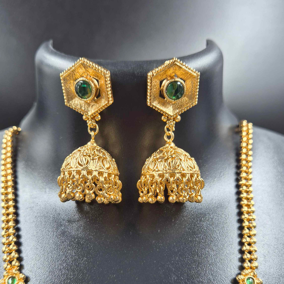 Non idol Geometric Green Stone Necklace Set