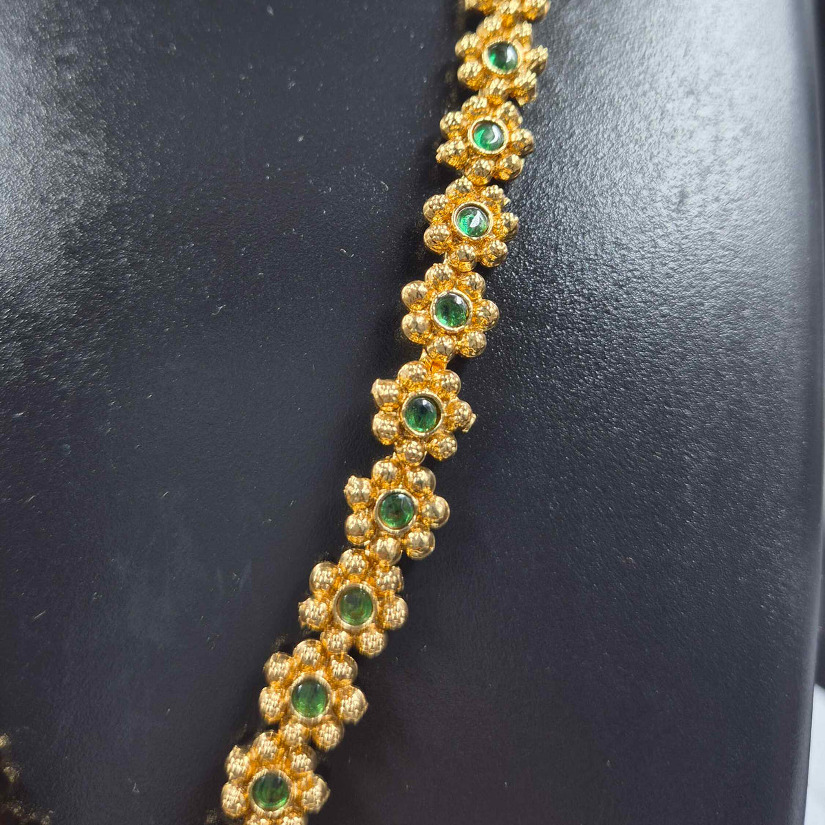 Non idol Geometric Green Stone Necklace Set
