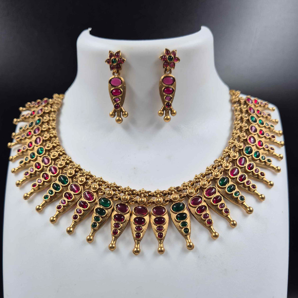 Multi Colour Pichi Mottu Necklace Set