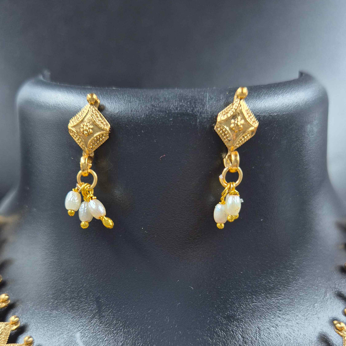 Pearl Beaded Choker Necklace with Gold-Tone Geometric Design
