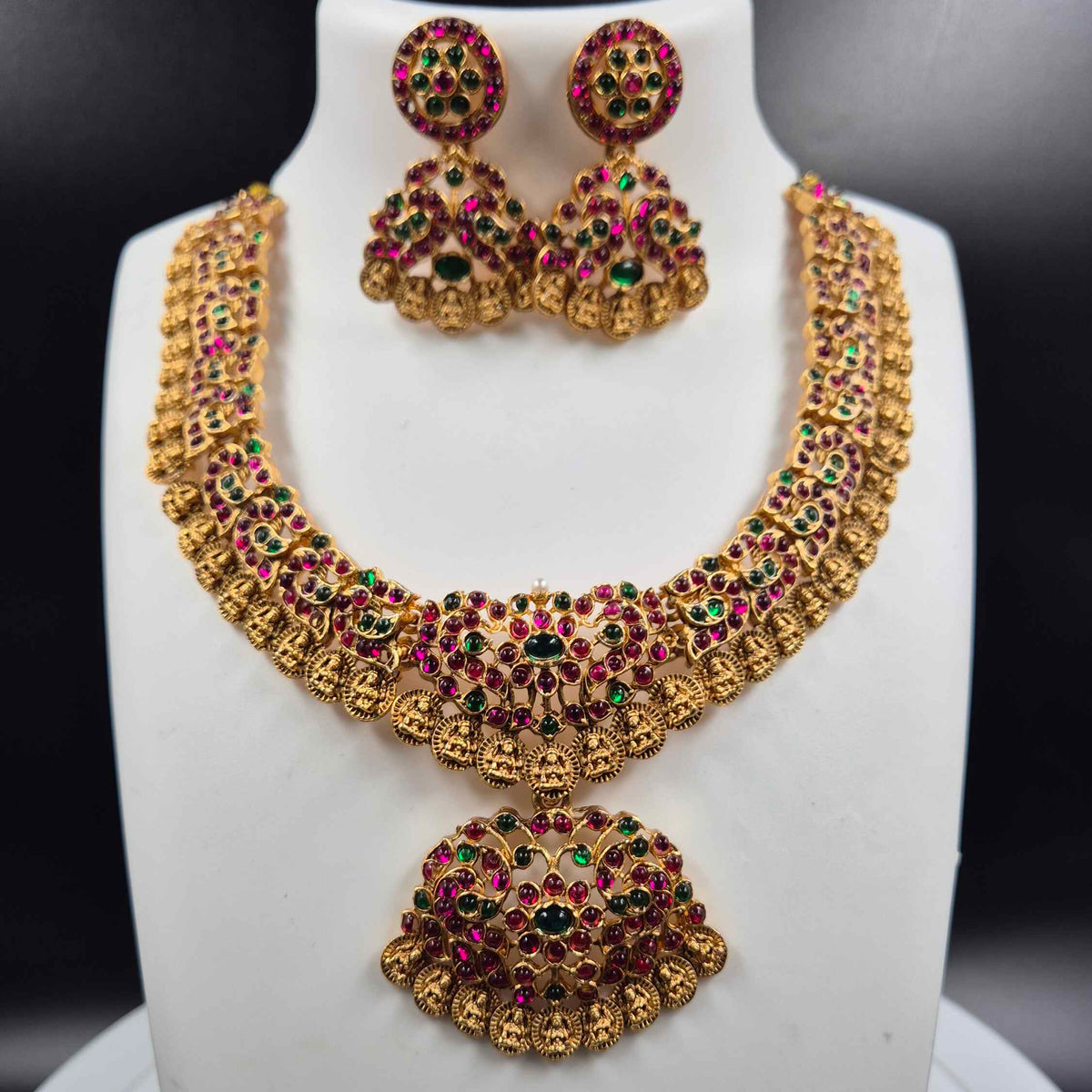 Jadau Kundan Necklace Set in budget range