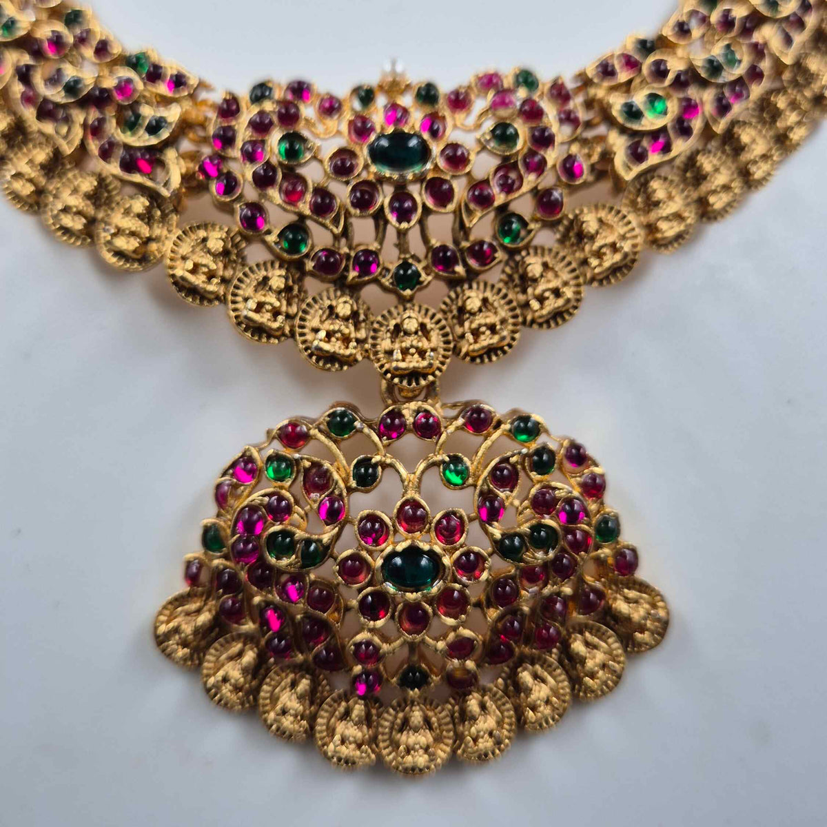 Jadau Kundan Necklace Set in budget range