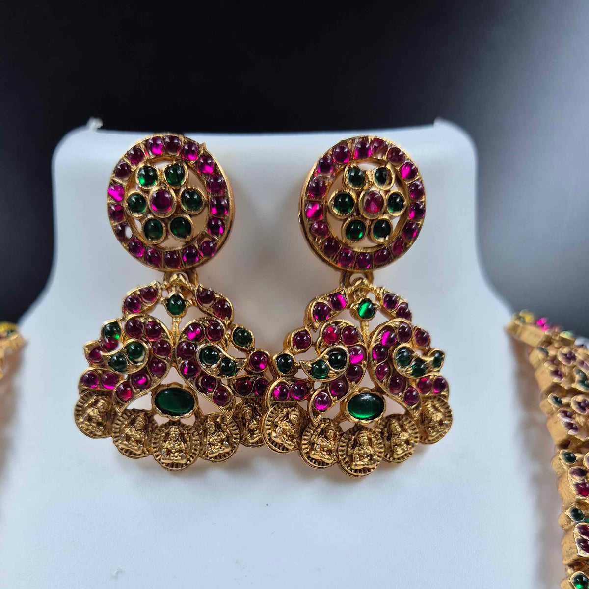 Jadau Kundan Necklace Set in budget range