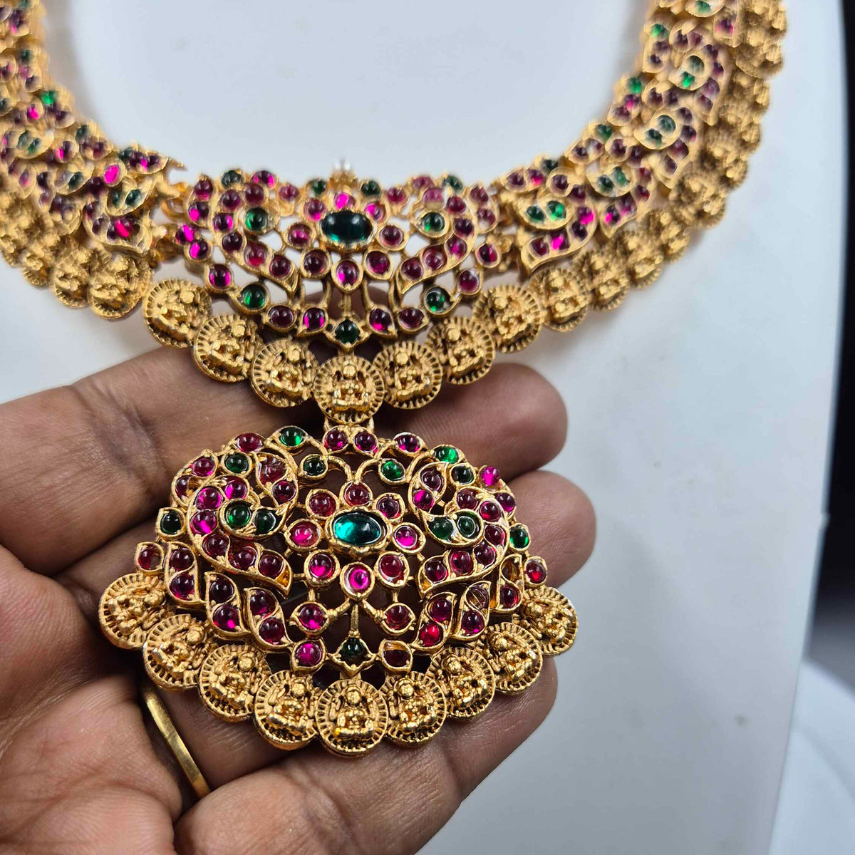 Jadau Kundan Necklace Set in budget range