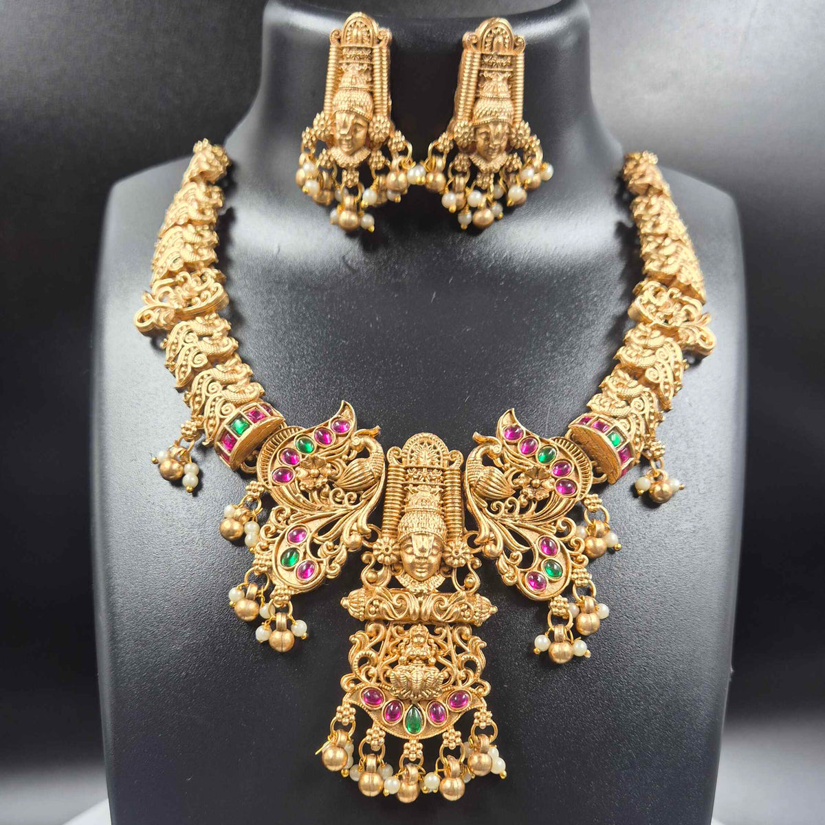 Perumal face in Nagasu Pattern  Set with Kemp Stones