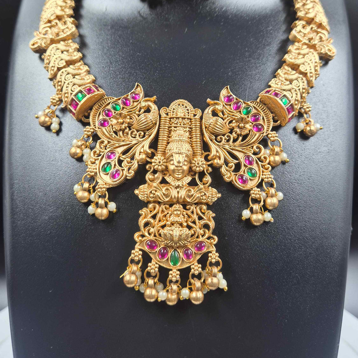Perumal face in Nagasu Pattern  Set with Kemp Stones