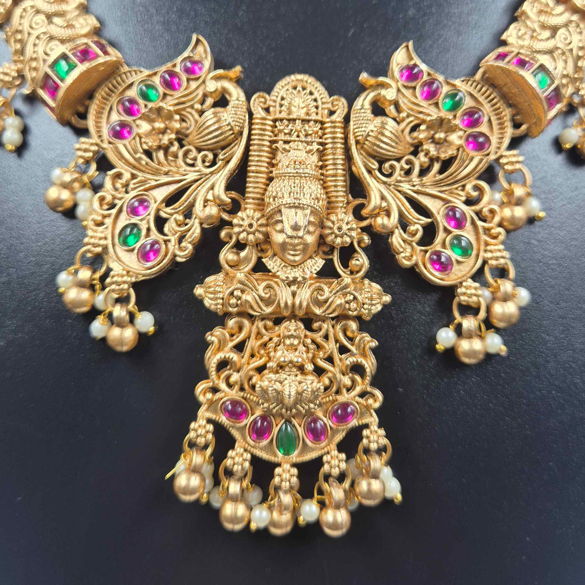 Perumal face in Nagasu Pattern  Set with Kemp Stones