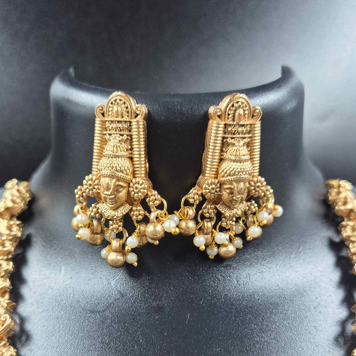 Perumal face in Nagasu Pattern  Set with Kemp Stones
