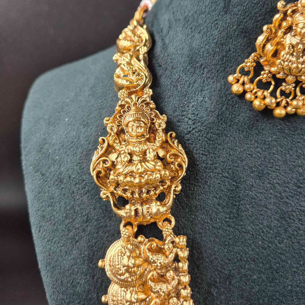 U-shaped Kasu Mala Haram  Set