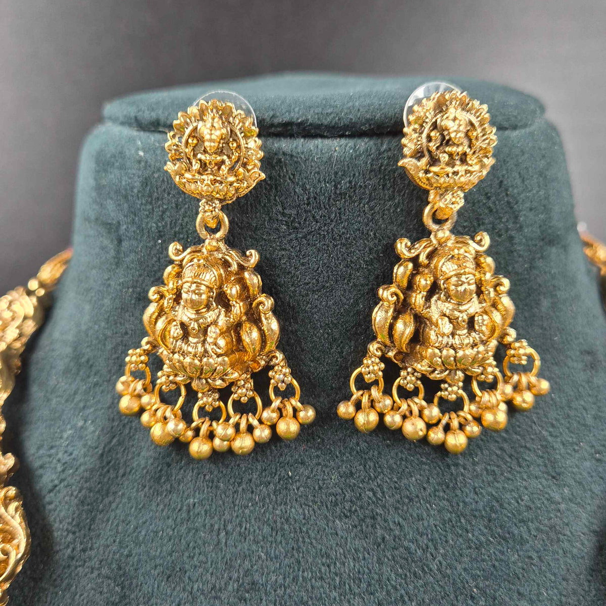 U-shaped Kasu Mala Haram  Set