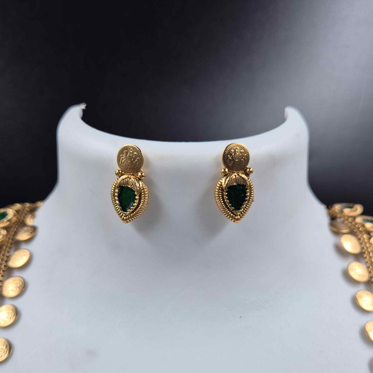 Green palakka with  Kasu design Set with earrings