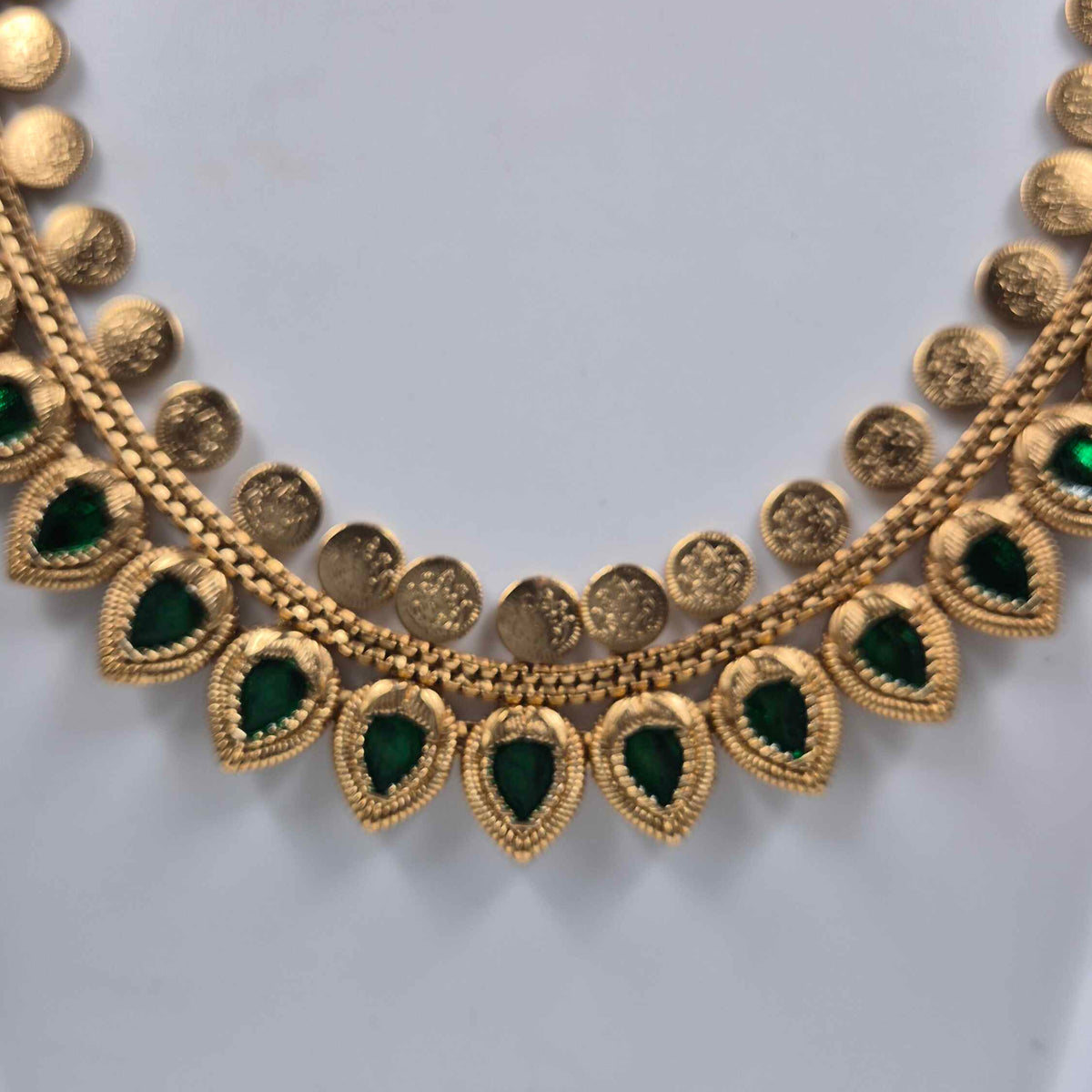 Green palakka with  Kasu design Set with earrings