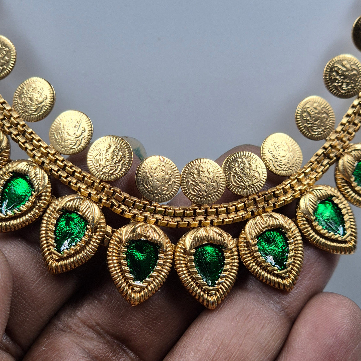 Green palakka with  Kasu design Set with earrings