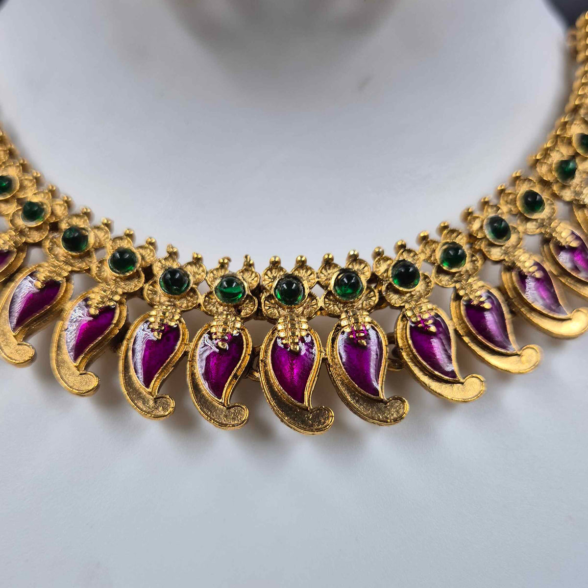 Purple mango  Kemp Stone Necklace Set with