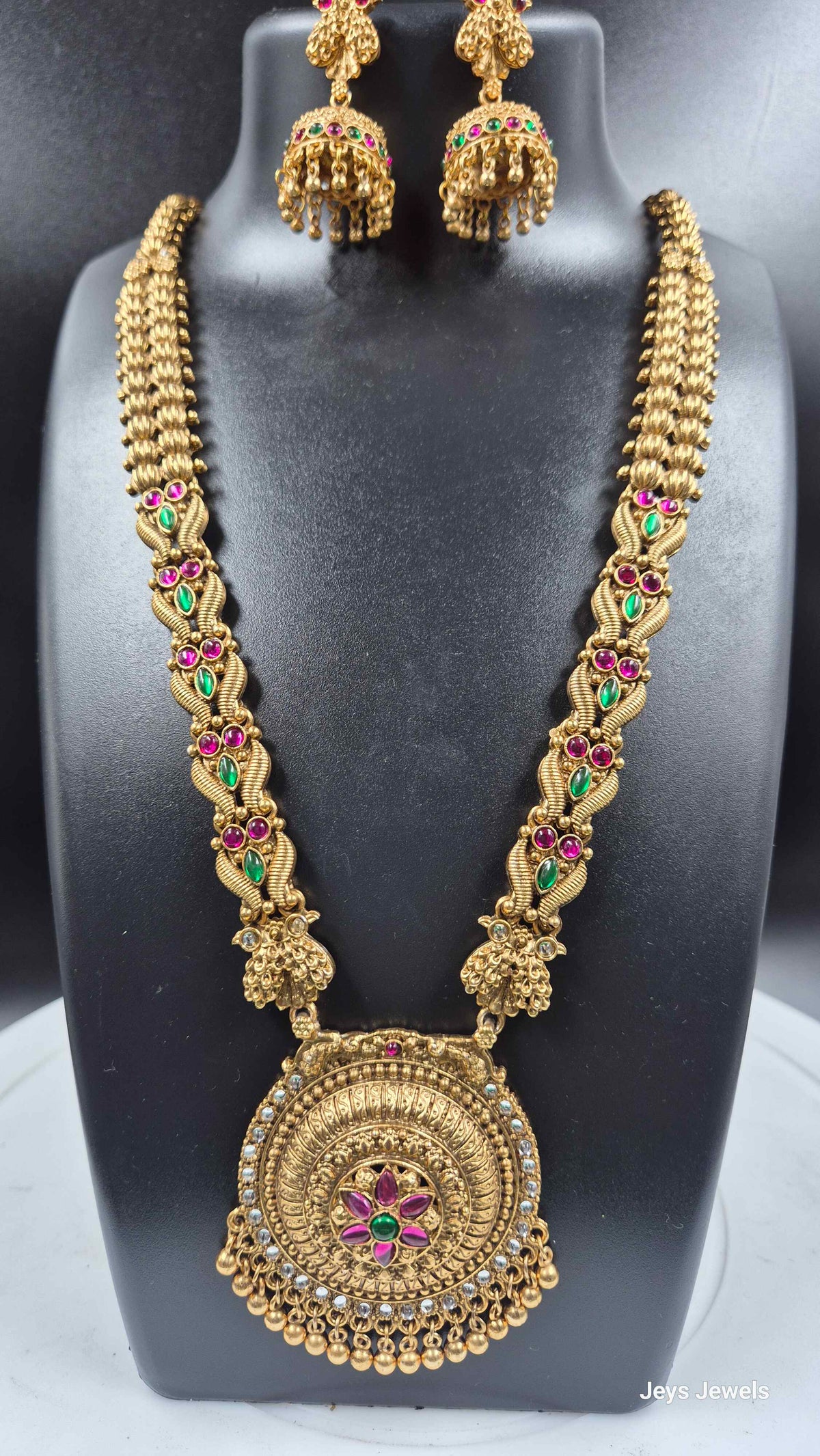 Non-Idol l Gold-Tone Set with Ruby Green Stones