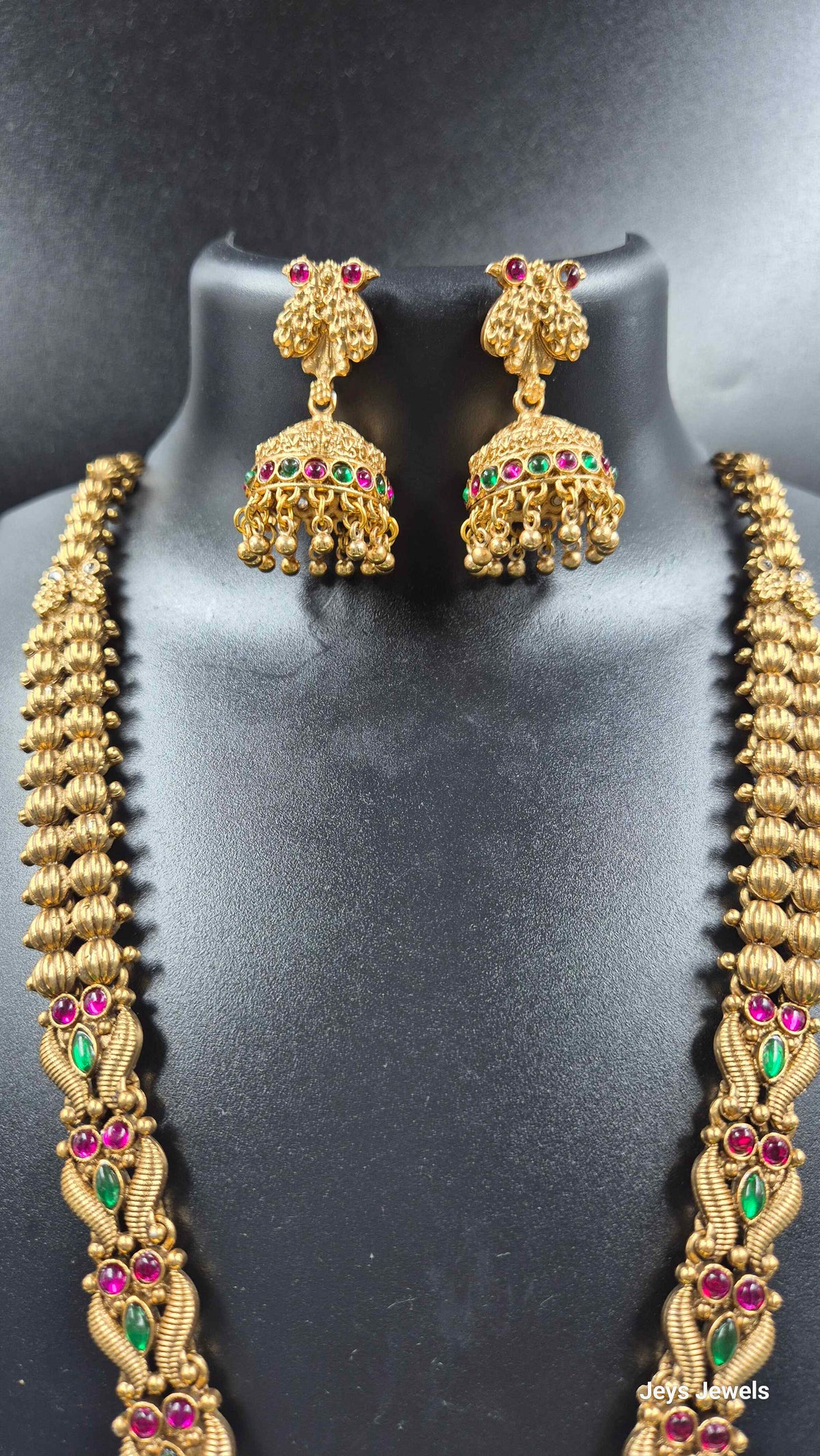 Non-Idol l Gold-Tone Set with Ruby Green Stones